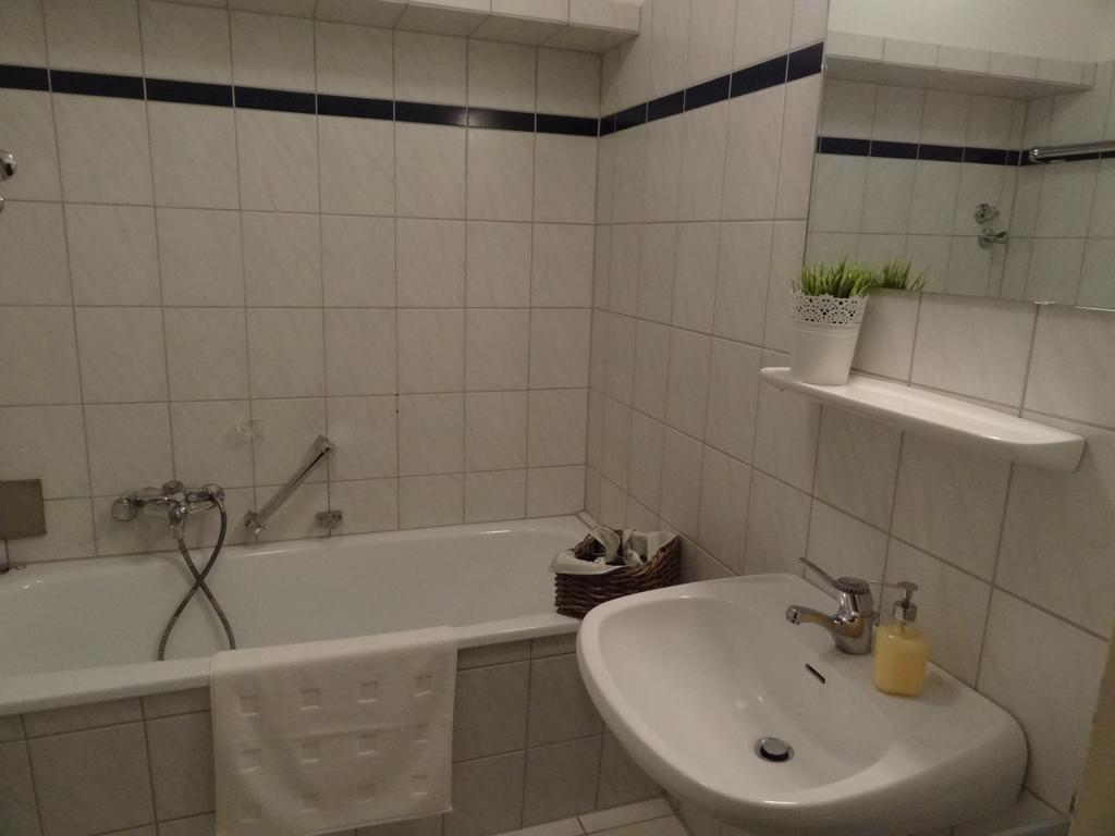 Hotel In Der Strassen Solingen Extérieur photo
