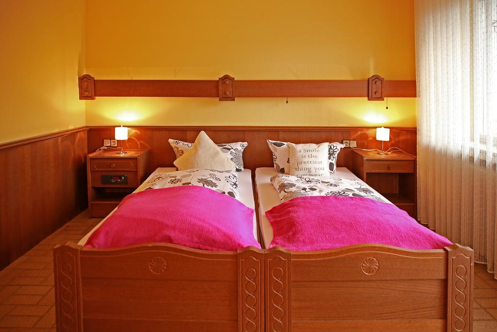 Hotel In Der Strassen Solingen Extérieur photo