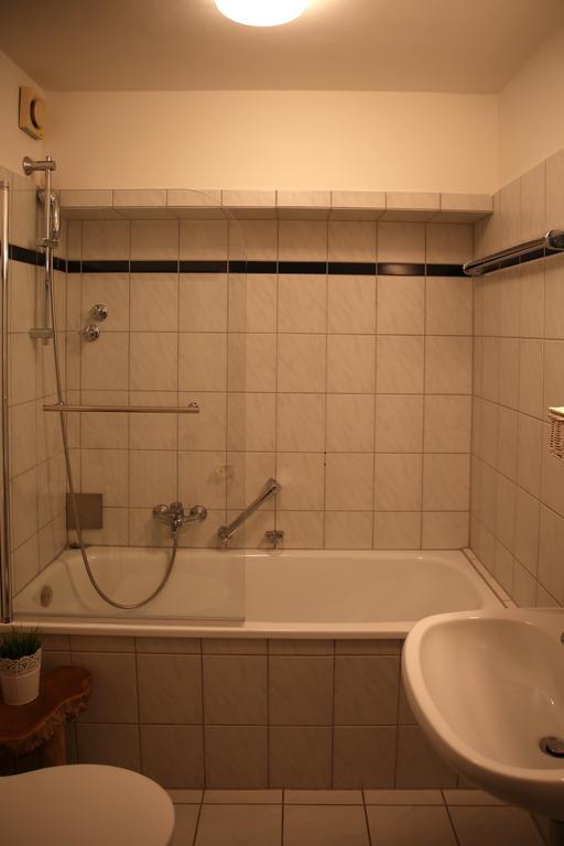 Hotel In Der Strassen Solingen Extérieur photo